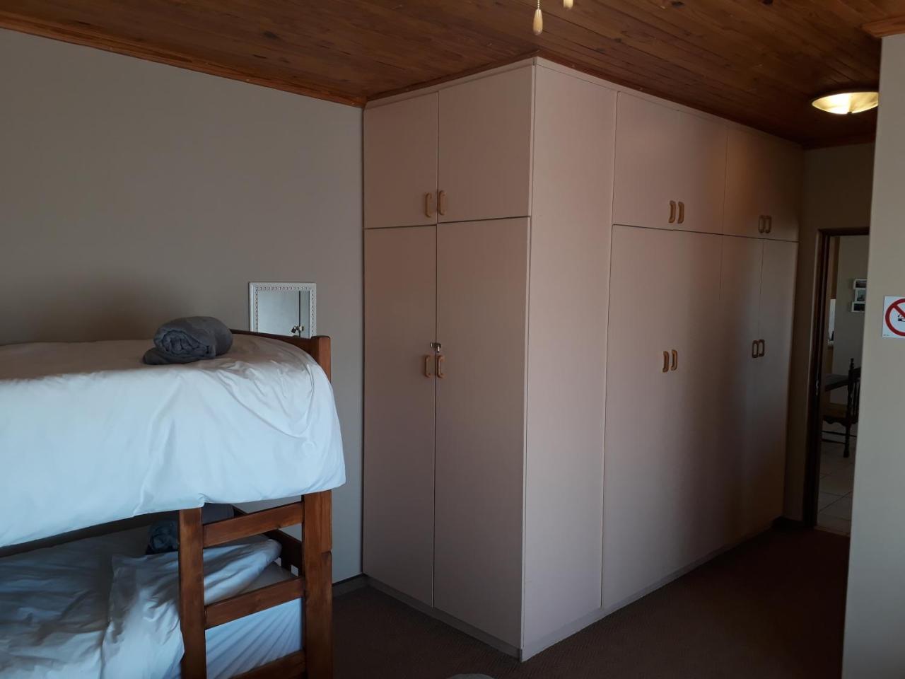 Starfish Guesthouse Людеріц Екстер'єр фото