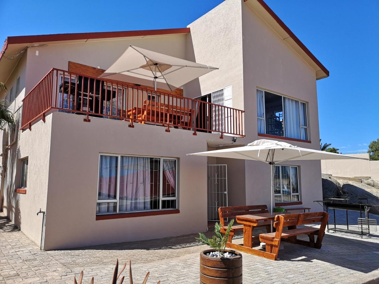 Starfish Guesthouse Людеріц Екстер'єр фото